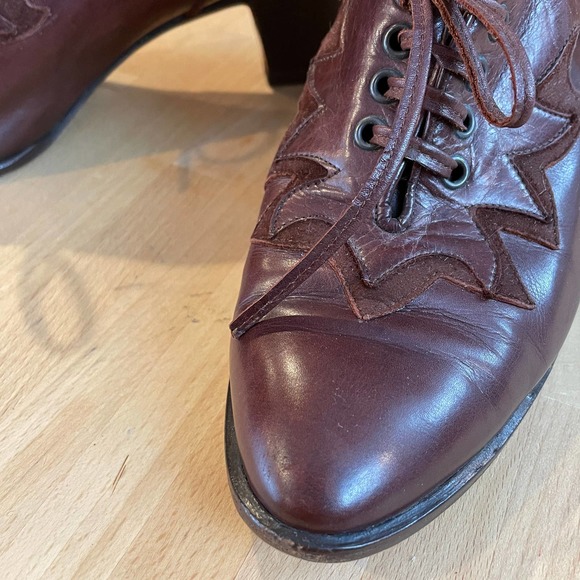 Vintage 80s Leather Lace-Ups with Shapely Stacked Heels - Picture 4 of 11